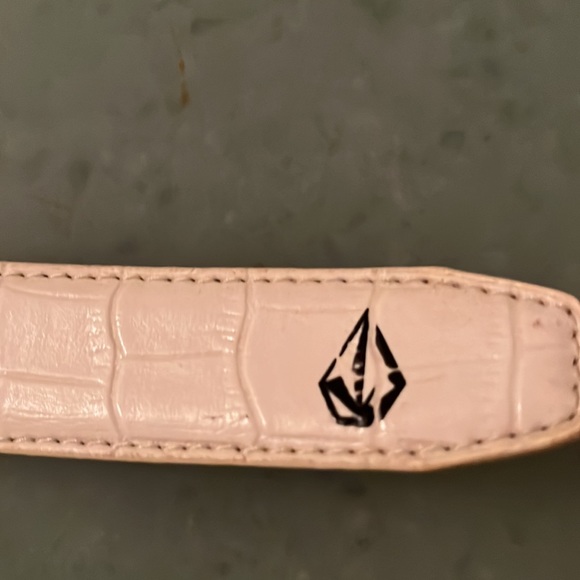 Volcom whir belt with silver hardware skater girl must have! 🖤😉🖤 - Picture 5 of 8